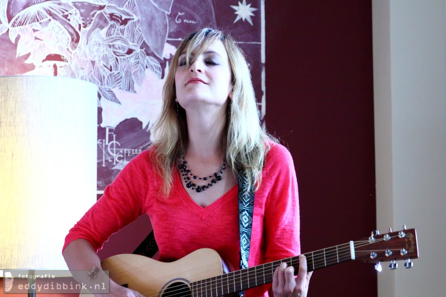 2013-09-18 Piper Hayes en Angela Saini - Starbucks, Deventer 019